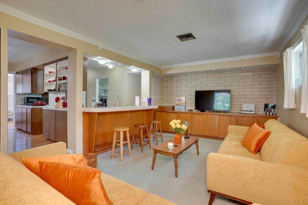Charming Mid-Century House - Just Steps To Lake! レイクランド エクステリア 写真