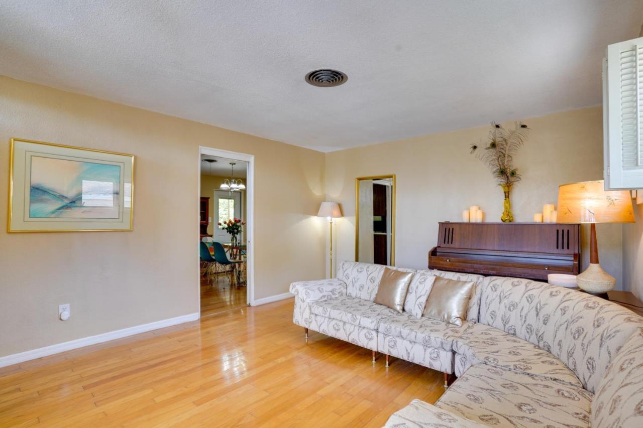 Charming Mid-Century House - Just Steps To Lake! レイクランド エクステリア 写真