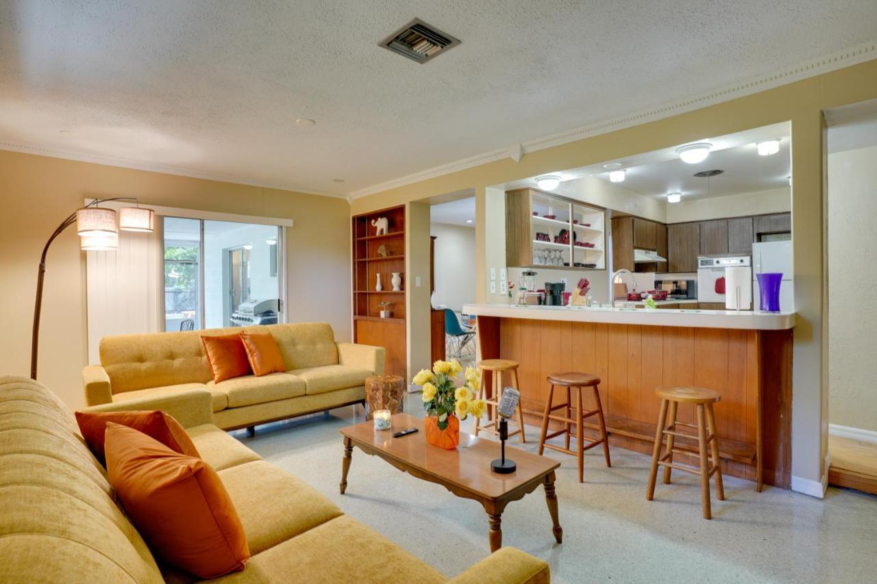 Charming Mid-Century House - Just Steps To Lake! レイクランド エクステリア 写真