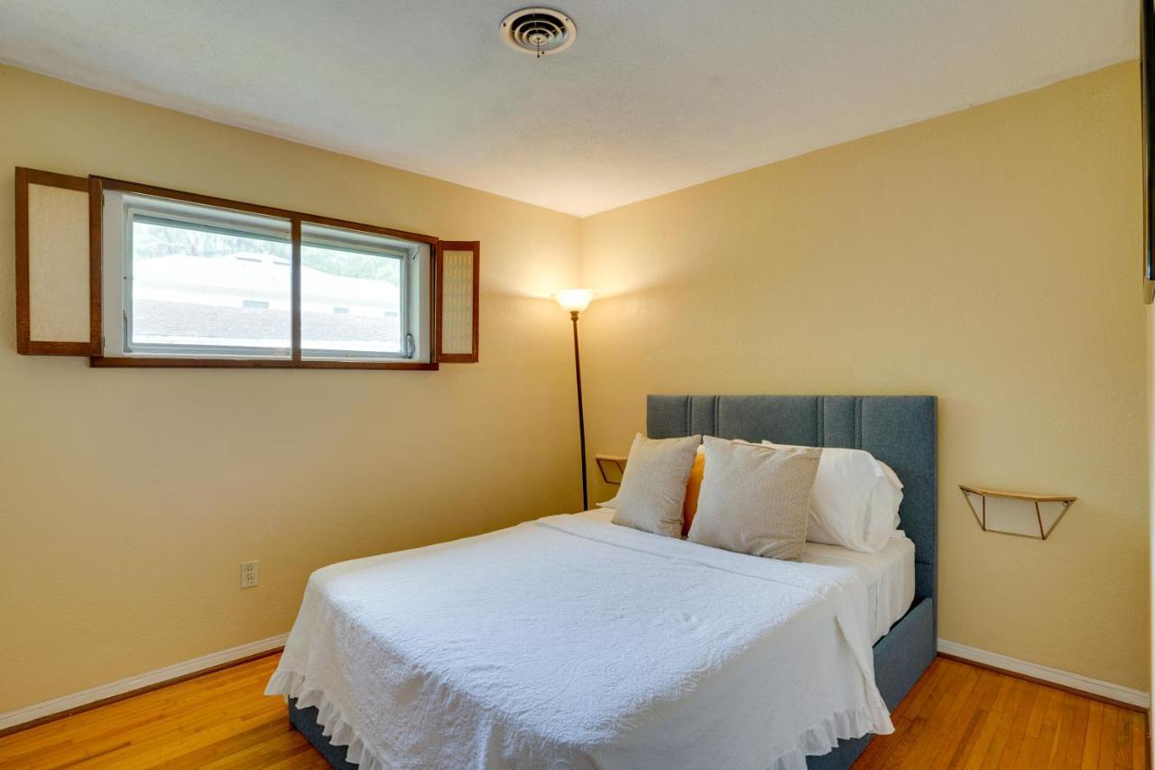 Charming Mid-Century House - Just Steps To Lake! レイクランド エクステリア 写真